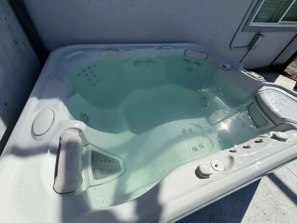 Hot tub deep cleaning and restoration result